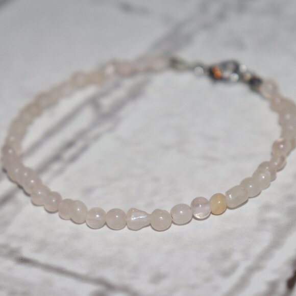 NWOT Natural Pink Rose Quartz beaded bracelet 7.5" - Picture 1 of 5
